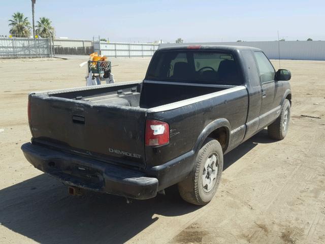 1GCDT19W2Y8137668 - 2000 CHEVROLET S TRUCK BLACK photo 4