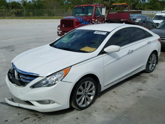 5NPEC4AC6DH778387 - 2013 HYUNDAI SONATA WHITE photo 2