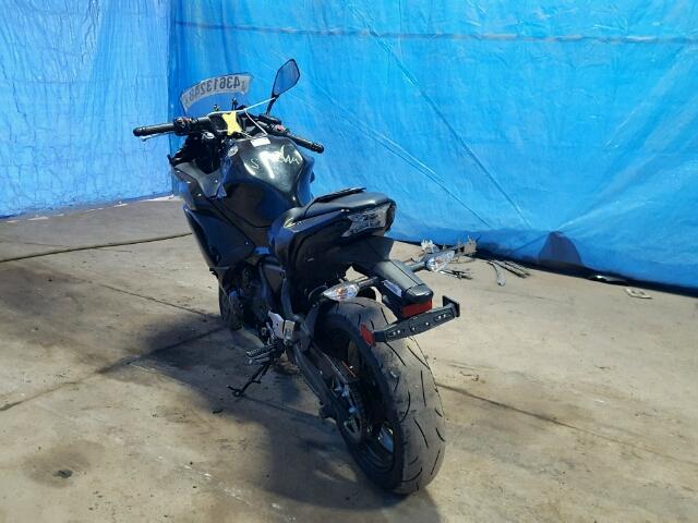 JKAEXEJ14HDA01899 - 2017 KAWASAKI EX650 J BLACK photo 3