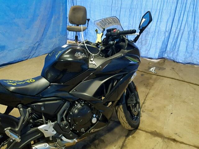 JKAEXEJ14HDA01899 - 2017 KAWASAKI EX650 J შავი ფოტო 5