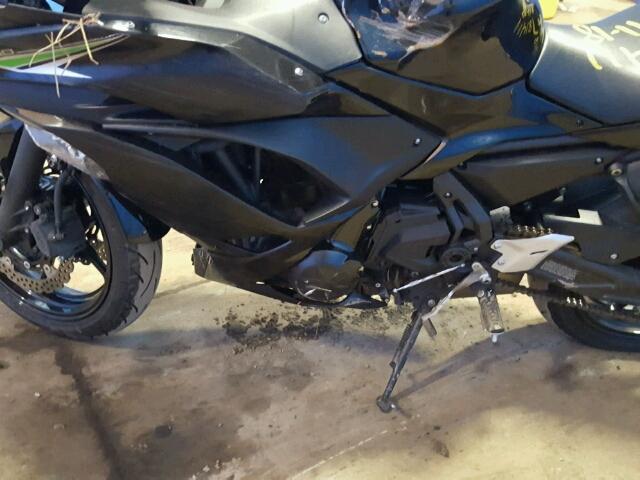 JKAEXEJ14HDA01899 - 2017 KAWASAKI EX650 J შავი ფოტო 7