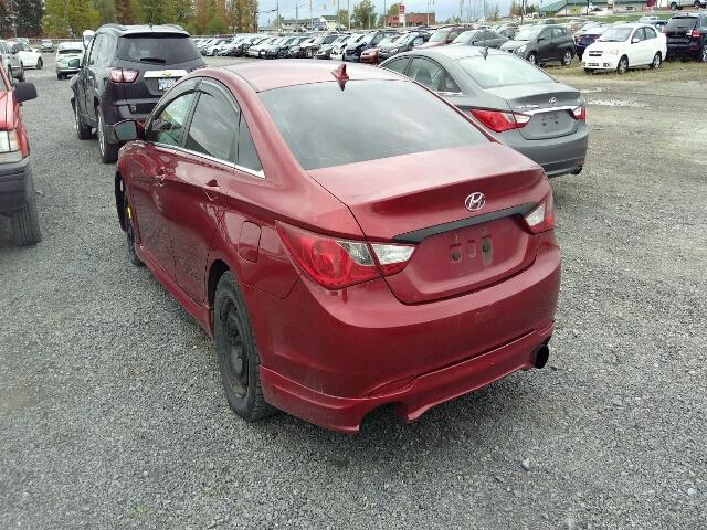 5NPEB4AC1BH259098 - 2011 HYUNDAI SONATA GLS RED photo 3