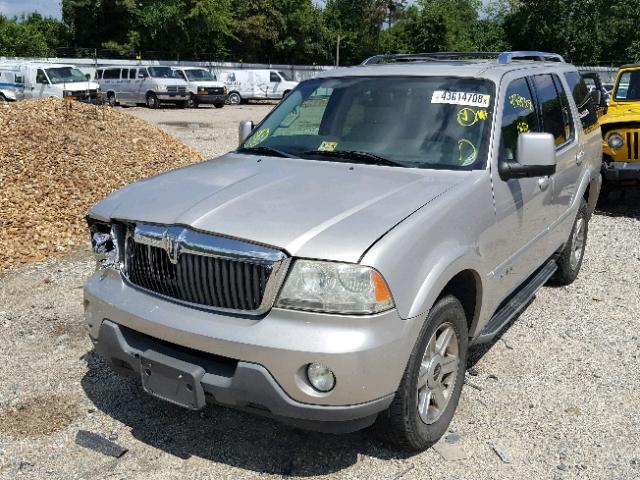 5LMEU88H84ZJ00733 - 2004 LINCOLN AVIATOR 银色 照片 2