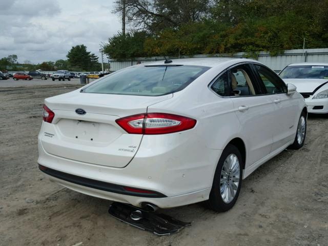 3FA6P0LU5DR197599 - 2013 FORD FUSION SE WHITE photo 4