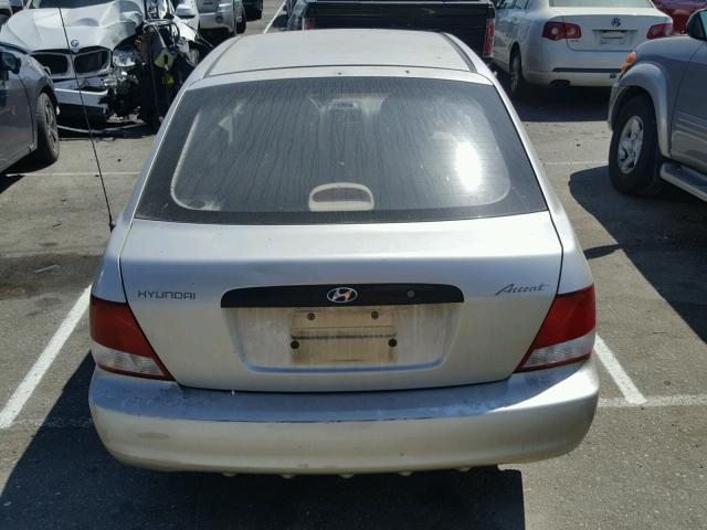 KMHCF35G31U092780 - 2001 HYUNDAI ACCENT L SILVER photo 9