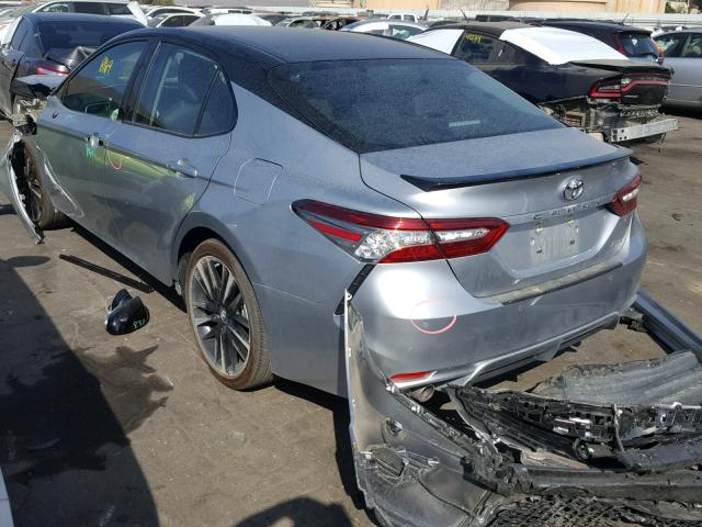 4T1B61HK7JU061600 - 2018 TOYOTA CAMRY XSE SILVER photo 3