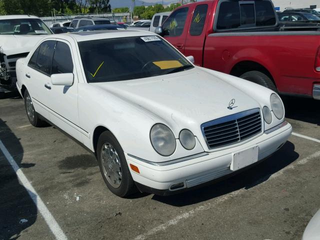 WDBJF65F7WA672822 - 1998 MERCEDES-BENZ E 320 WHITE photo 1