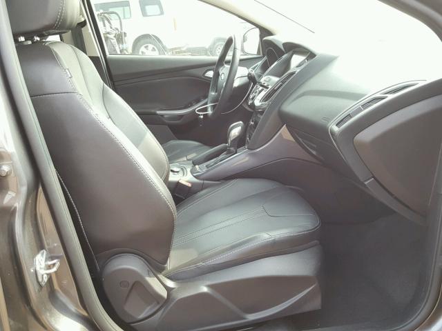 1FADP3N25EL321214 - 2014 FORD FOCUS TITA GRAY photo 5