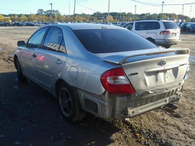 4T1BE32KX2U065424 - 2002 TOYOTA CAMRY LE 银色 照片 3