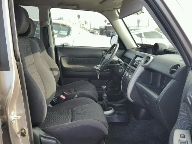 JTLKT334064056526 - 2006 TOYOTA SCION XB Grau Foto 5