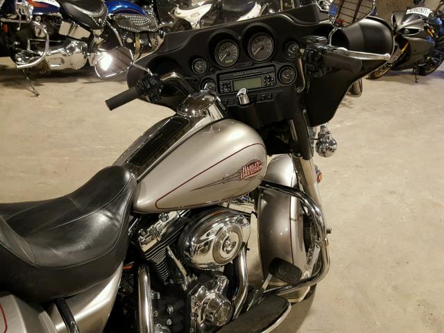 1HD1FF4198Y624237 - 2008 HARLEY-DAVIDSON FLHT CLASS SILVER photo 5