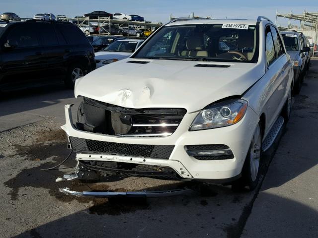 4JGDA5HB6CA040580 - 2012 MERCEDES-BENZ ML 350 4MA WHITE photo 2