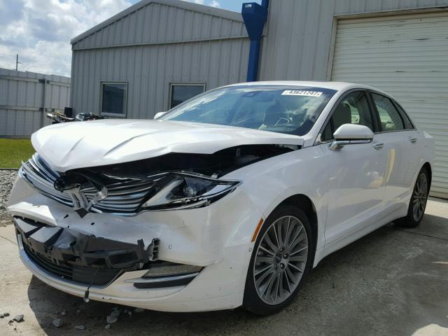 3LN6L2G98DR825187 - 2013 LINCOLN MKZ WHITE photo 2