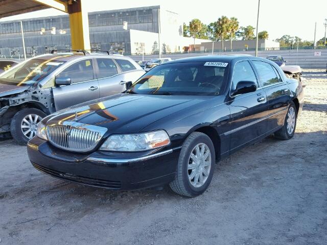 1LNHM82V17Y623701 - 2007 LINCOLN TOWN CAR S BLACK photo 2