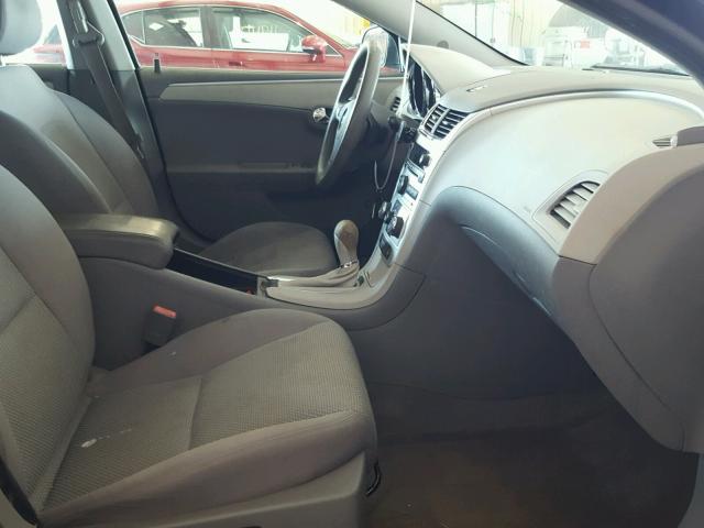 1G1ZC5EB0A4117652 - 2010 CHEVROLET MALIBU 1LT ნაცრისფერი ფოტო 5
