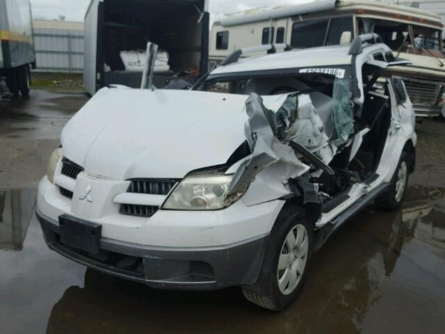 JA4LZ31F85U027528 - 2005 MITSUBISHI OUTLANDER WHITE photo 2