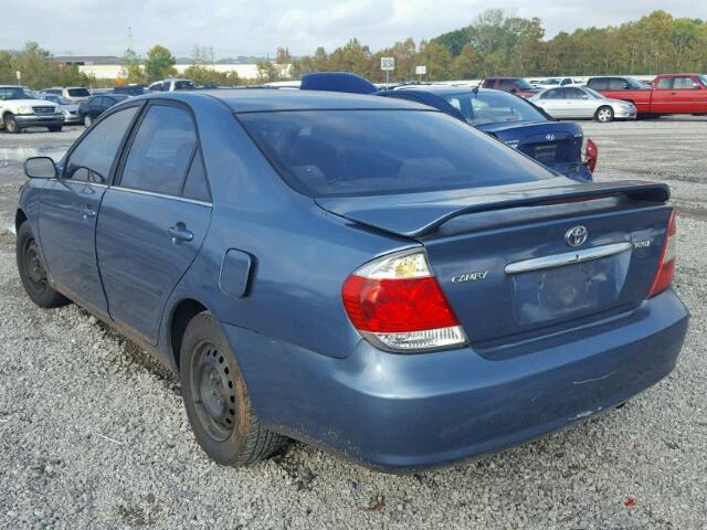 4T1BE32K12U573412 - 2002 TOYOTA CAMRY LE BLUE photo 3