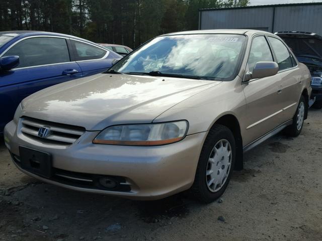 1HGCG56411A047261 - 2001 HONDA ACCORD LX TAN photo 2