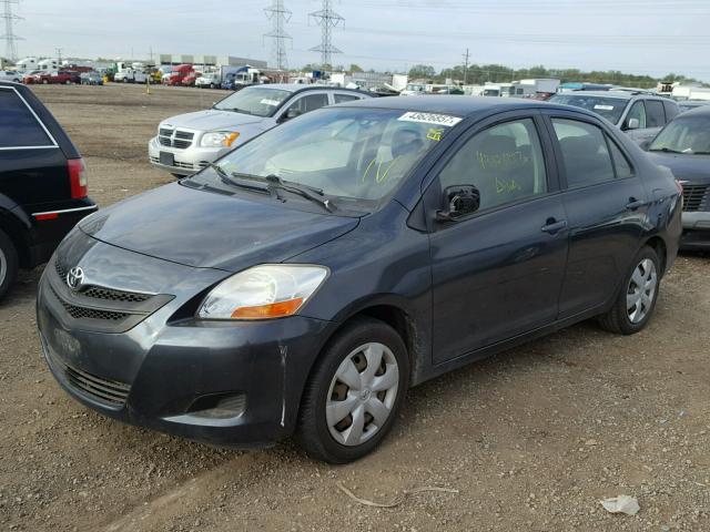 JTDBT923471046169 - 2007 TOYOTA YARIS GRAY photo 2