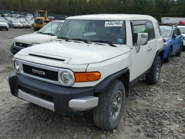 JTEBU4BF3DK173670 - 2013 TOYOTA FJ CRUISER WHITE photo 2