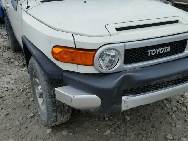 JTEBU4BF3DK173670 - 2013 TOYOTA FJ CRUISER WHITE photo 9