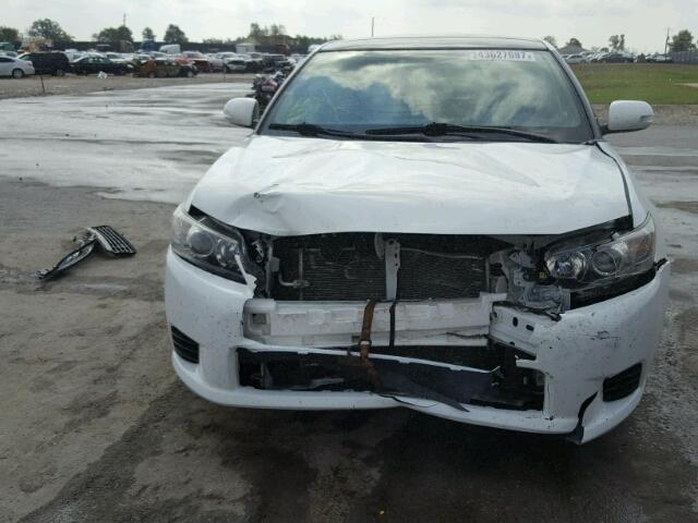 JTKJF5C70D3052704 - 2013 TOYOTA SCION TC 白色 照片 9