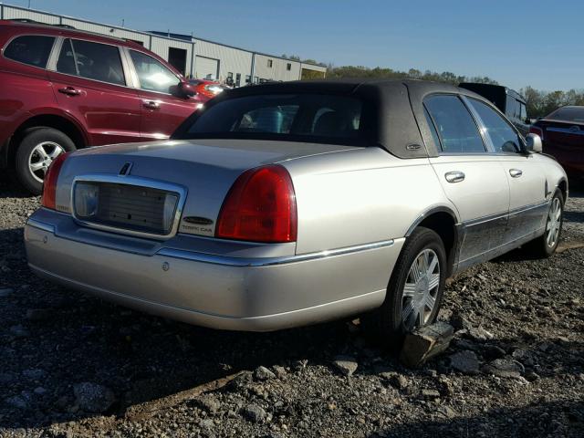 1LNHM83W94Y663592 - 2004 LINCOLN TOWN CAR U SILVER photo 4