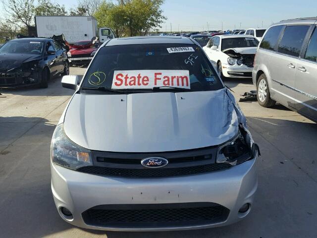 1FAHP3GN2AW290134 - 2010 FORD FOCUS SES GRAY photo 9
