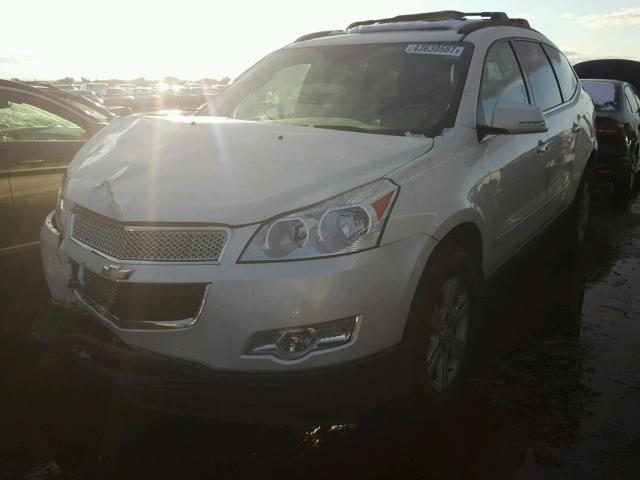 1GNKRGED0BJ241712 - 2011 CHEVROLET TRAVERSE L WHITE photo 2