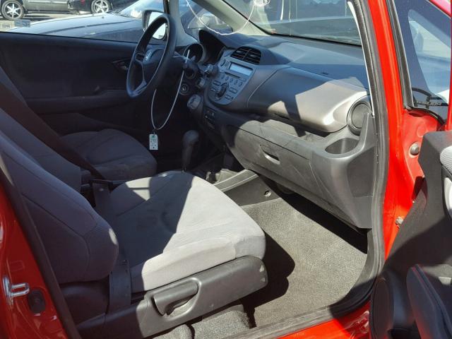 JHMGE88249S058147 - 2009 HONDA FIT RED photo 5