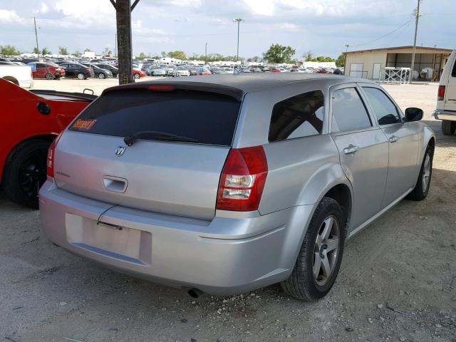 2D4FV47T88H130699 - 2008 DODGE MAGNUM SILVER photo 4