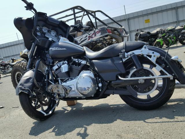 1HD1KB434AB615685 - 2010 HARLEY-DAVIDSON FLHX BLACK photo 3