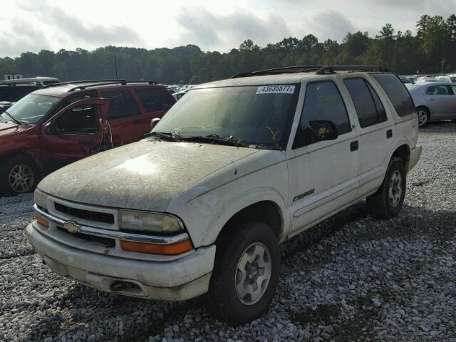 1GNDT13W72K142312 - 2002 CHEVROLET BLAZER WHITE photo 2