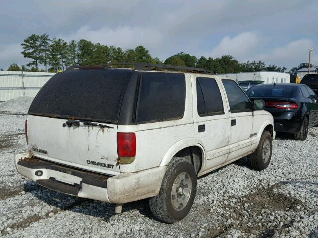 1GNDT13W72K142312 - 2002 CHEVROLET BLAZER WHITE photo 4