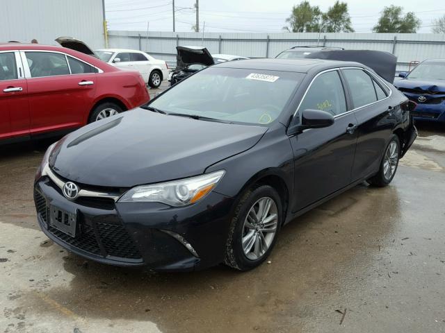 4T1BF1FK7FU036285 - 2015 TOYOTA CAMRY LE შავი ფოტო 2
