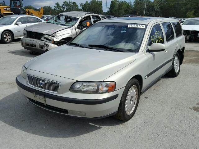 YV1SW61RX12095397 - 2001 VOLVO V70 GOLD photo 2