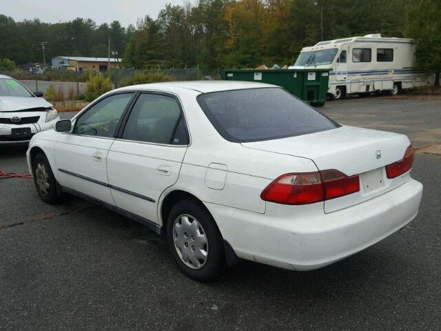 1HGCG5648WA128636 - 1998 HONDA ACCORD LX WHITE photo 3