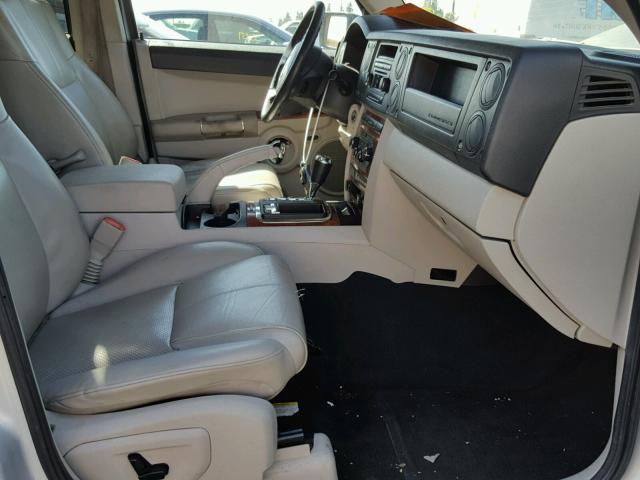 1J8HG58216C247397 - 2006 JEEP COMMANDER SILVER photo 5