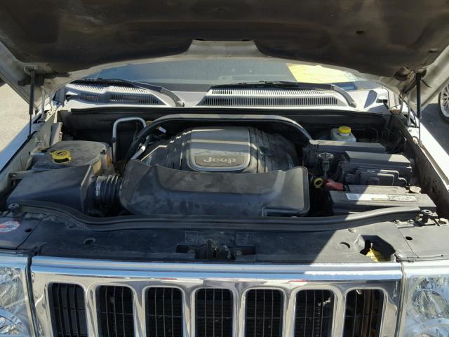 1J8HG58216C247397 - 2006 JEEP COMMANDER SILVER photo 7