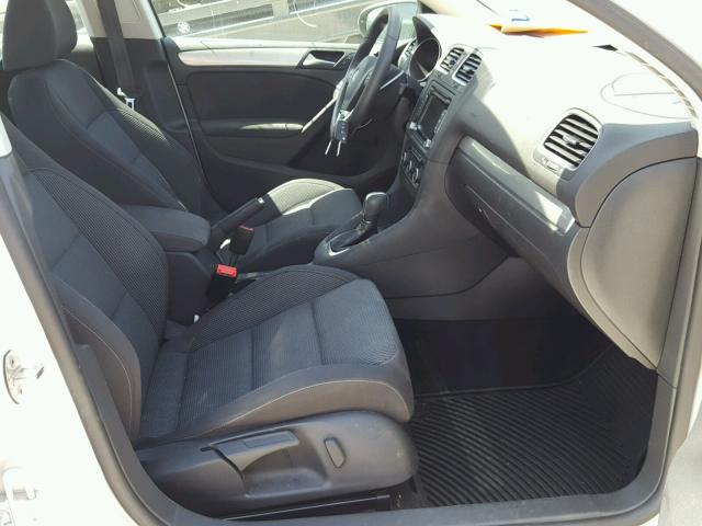 WVWDB7AJ9DW123763 - 2013 VOLKSWAGEN GOLF WHITE photo 5