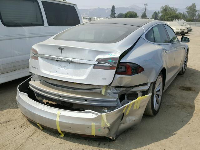 5YJSA1E19HF210008 - 2017 TESLA MODEL S Silber Foto 4