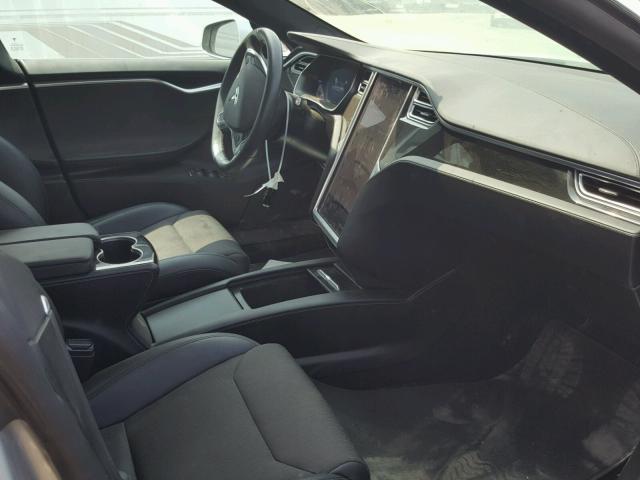 5YJSA1E19HF210008 - 2017 TESLA MODEL S Silber Foto 5