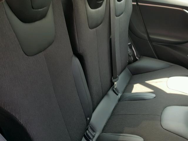 5YJSA1E19HF210008 - 2017 TESLA MODEL S Silber Foto 6