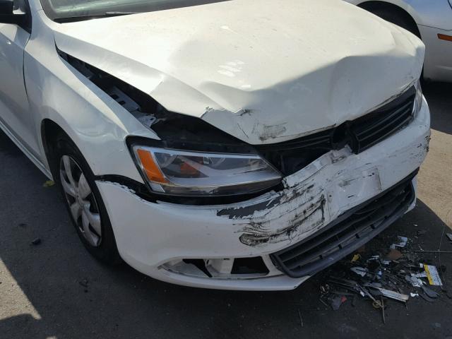 3VW2K7AJ8DM267342 - 2013 VOLKSWAGEN JETTA BASE Սպիտակ լուսանկար 9