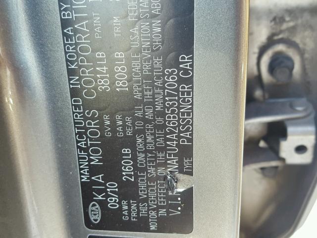 KNAFU4A26B5317063 - 2011 KIA FORTE EX GRAY photo 10