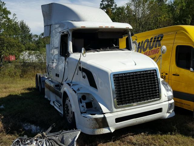 4V4NC9TH25N358511 - 2005 VOLVO VN VNL WHITE photo 1