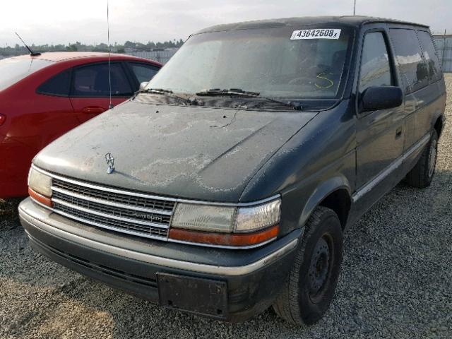 2P4GH2539PR129145 - 1993 PLYMOUTH VOYAGER GREEN photo 2