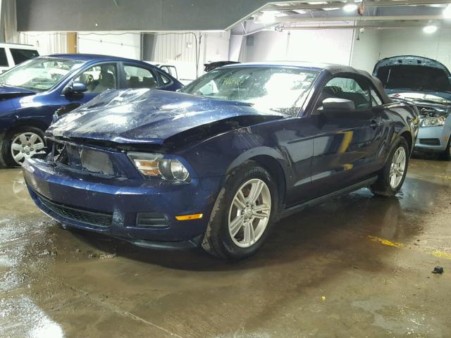 1ZVBP8EM9B5101149 - 2011 FORD MUSTANG BLUE photo 2