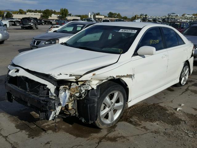 4T1BF3EK8BU596758 - 2011 TOYOTA CAMRY WHITE photo 2