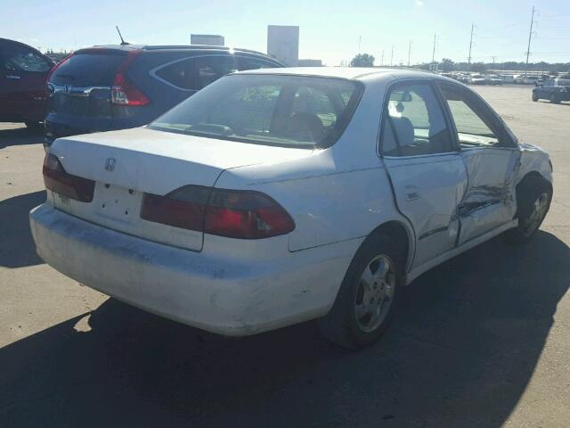 1HGCG5657WA003717 - 1998 HONDA ACCORD EX WHITE photo 4